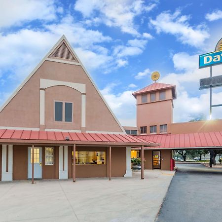 Days Inn By Wyndham San Antonio Splashtown/Att Center Ngoại thất bức ảnh