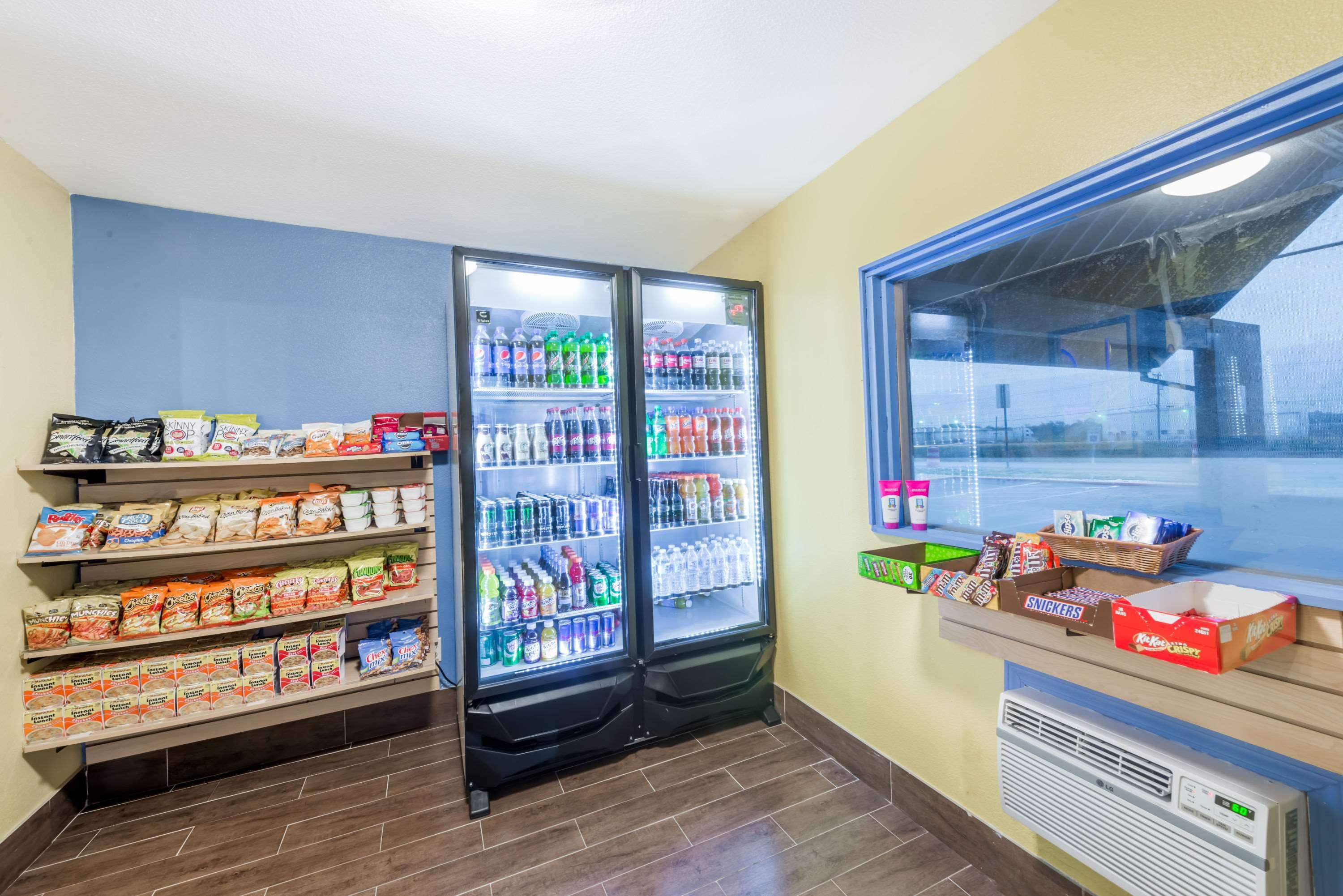Days Inn By Wyndham San Antonio Splashtown/Att Center Ngoại thất bức ảnh