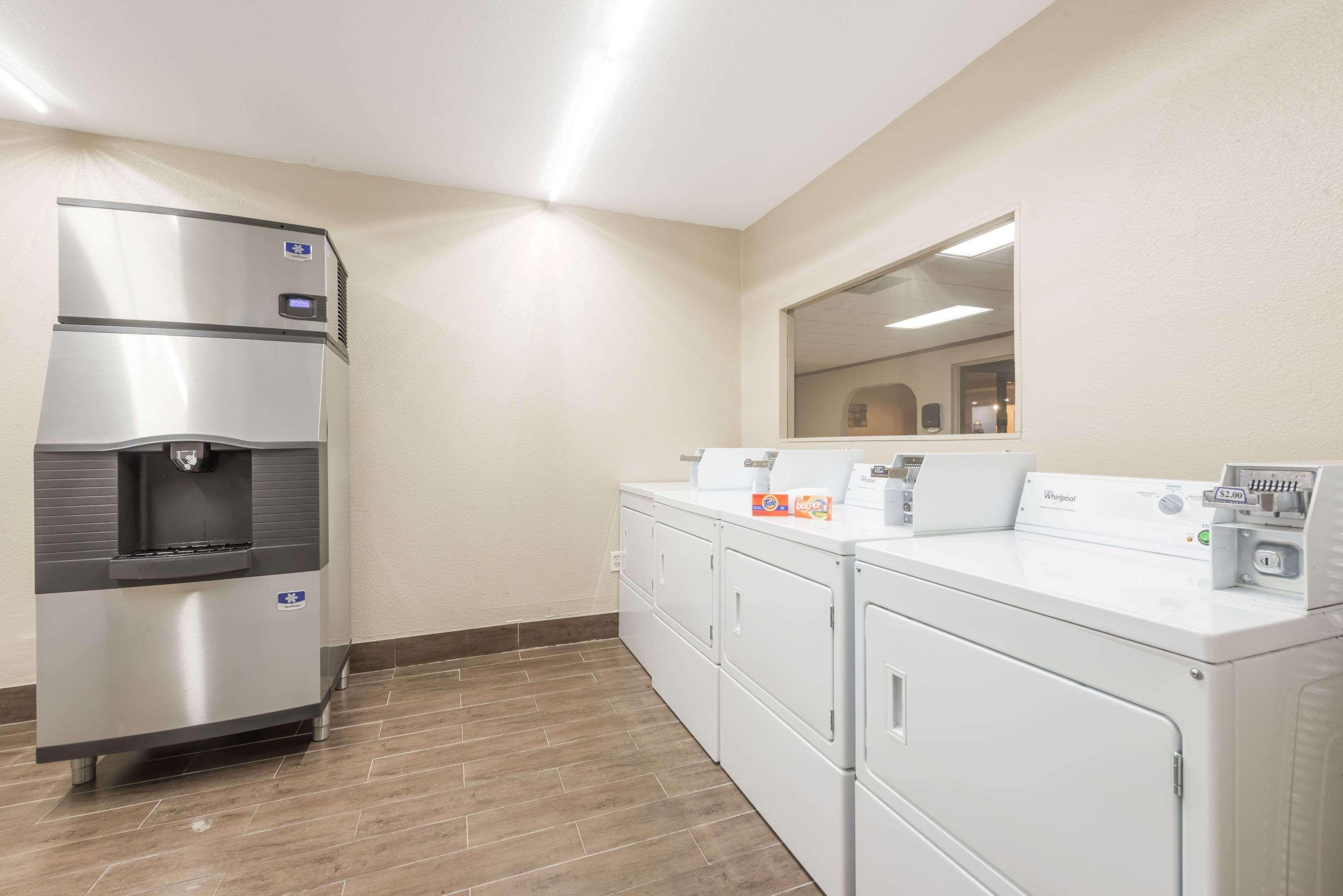 Days Inn By Wyndham San Antonio Splashtown/Att Center Ngoại thất bức ảnh