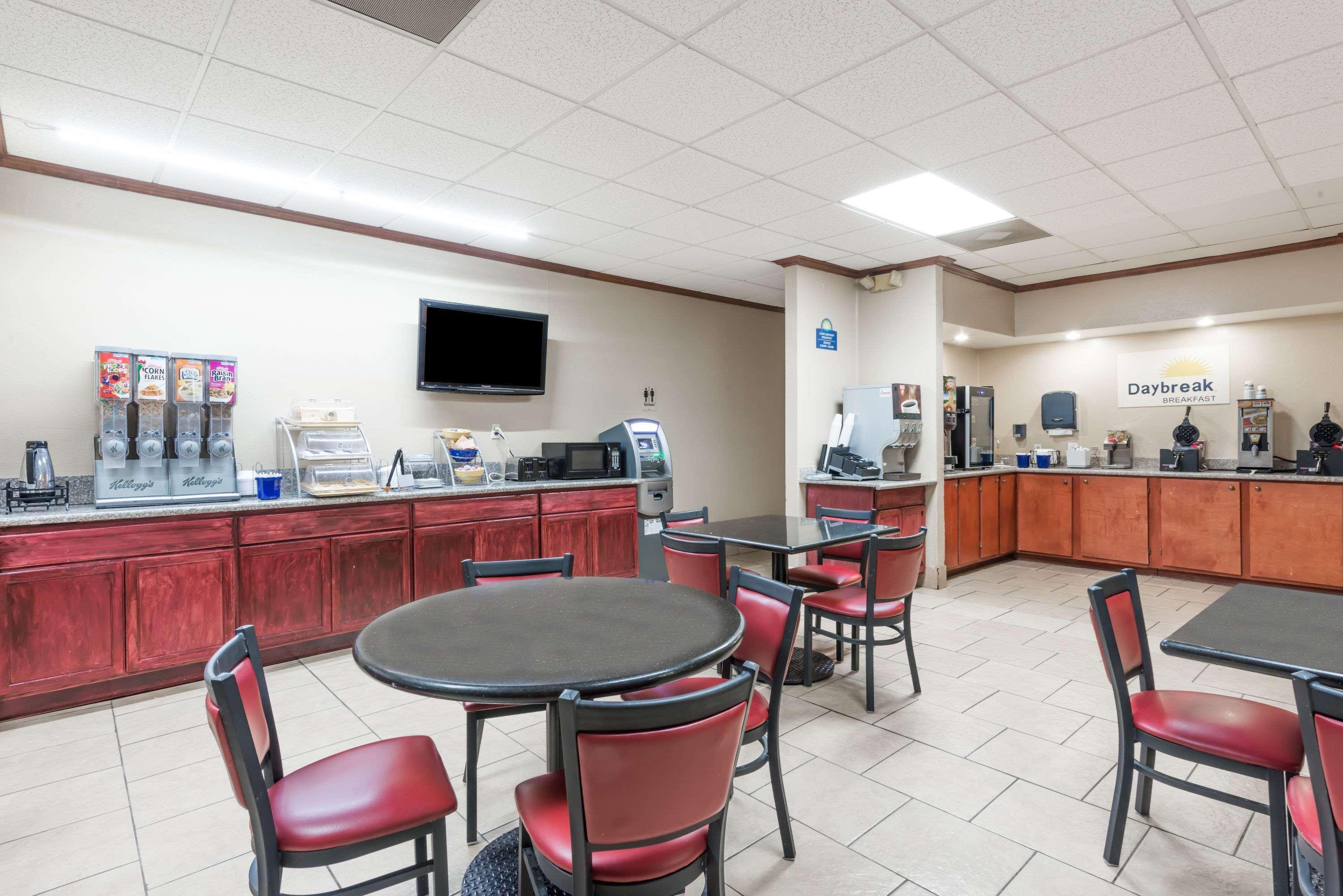 Days Inn By Wyndham San Antonio Splashtown/Att Center Ngoại thất bức ảnh