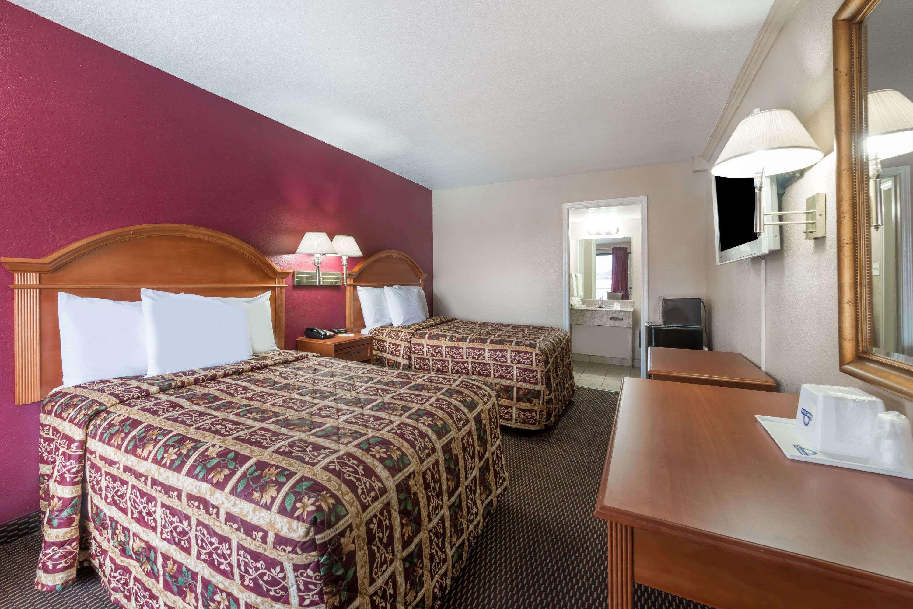 Days Inn By Wyndham San Antonio Splashtown/Att Center Ngoại thất bức ảnh