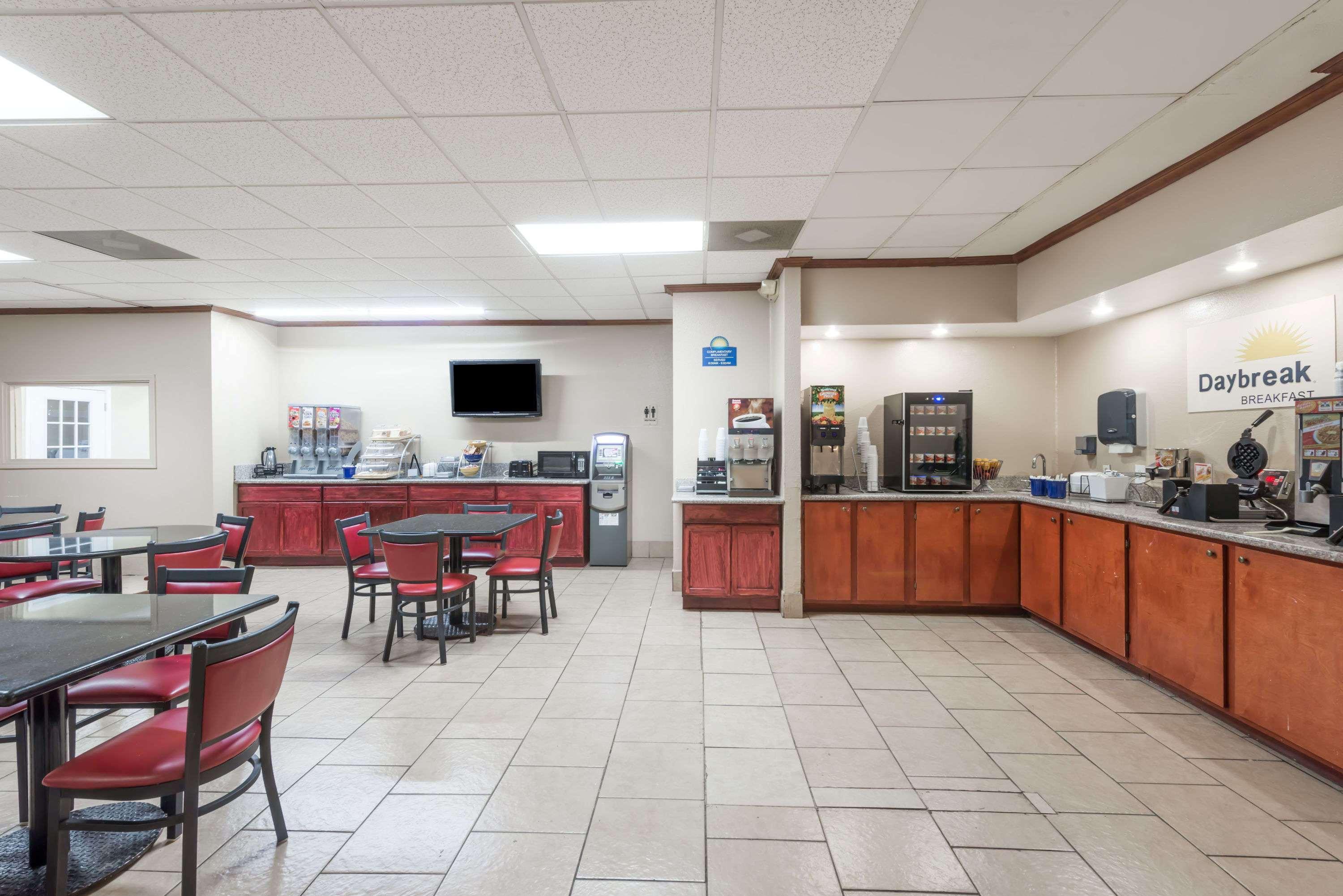 Days Inn By Wyndham San Antonio Splashtown/Att Center Ngoại thất bức ảnh
